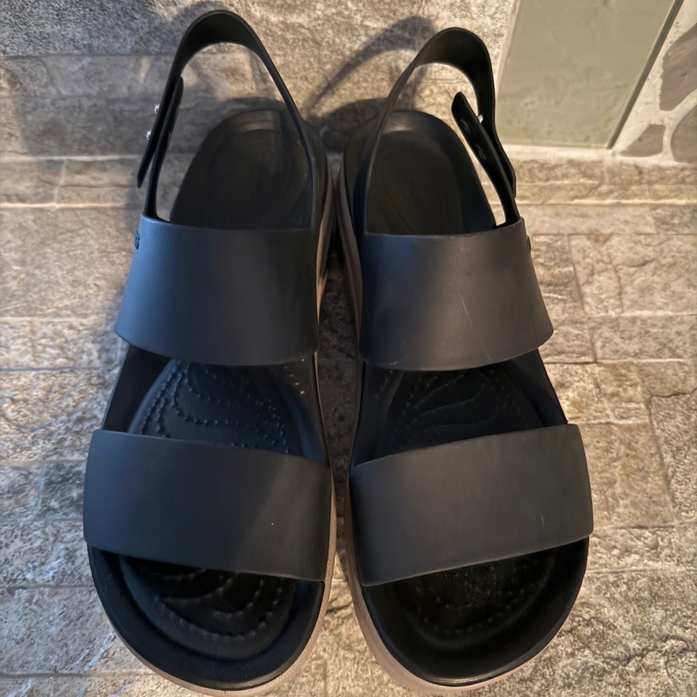 Croc Woman’s Brooklyn Low Wedges